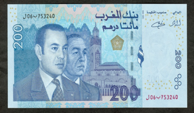 أوراق نقدية مزورة من فئة 200 درهم.
